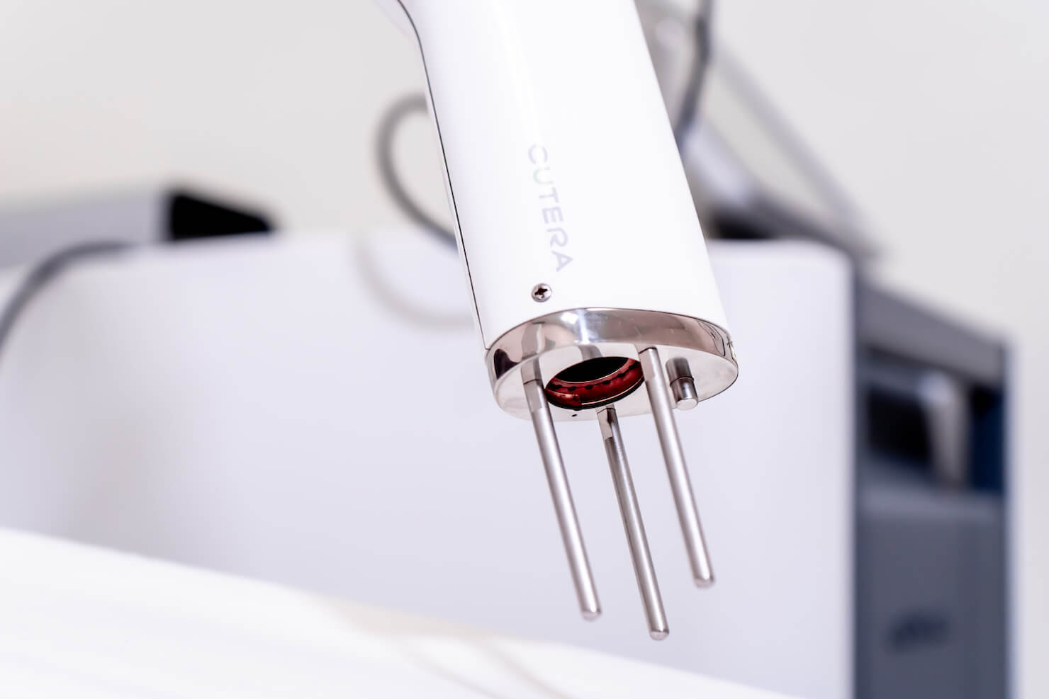 Cutera enlighten picosecond laser handpiece in Surrey for tattoo removal and skin revitalization