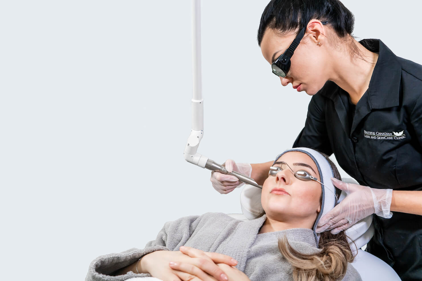 beautician giving laser peel treatment in surrey using er yag laser