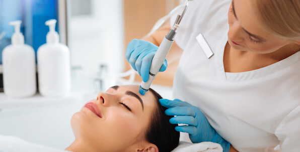 hydrafacial treatment session